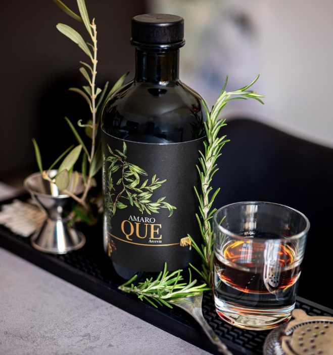 Amaro Què - Liquore artigianale rosmarino biologico foglie d'olivo e miele